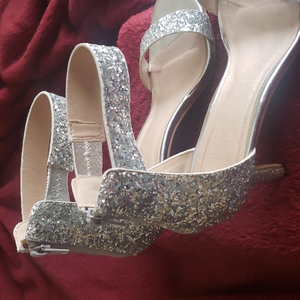 Shoes - Picture 4 of 4